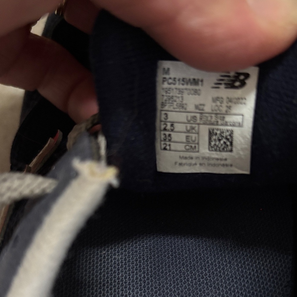 New Balance Dark Blue Sneakers with Red and White Details - Picture 2 of 4
